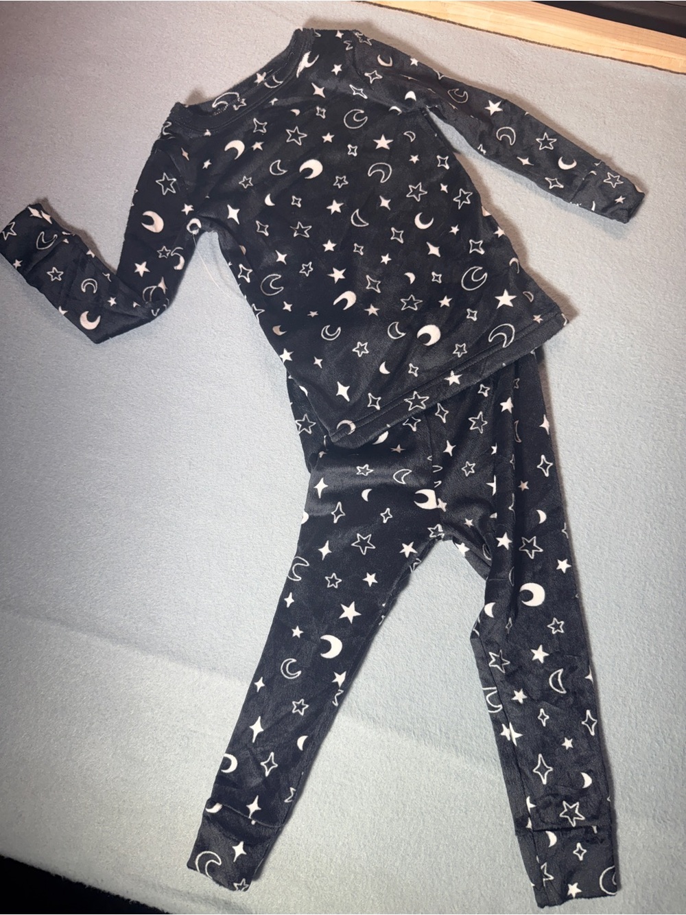 Cat & Jack Black Moon & Star Pajama Set with White Print size 2T #0082